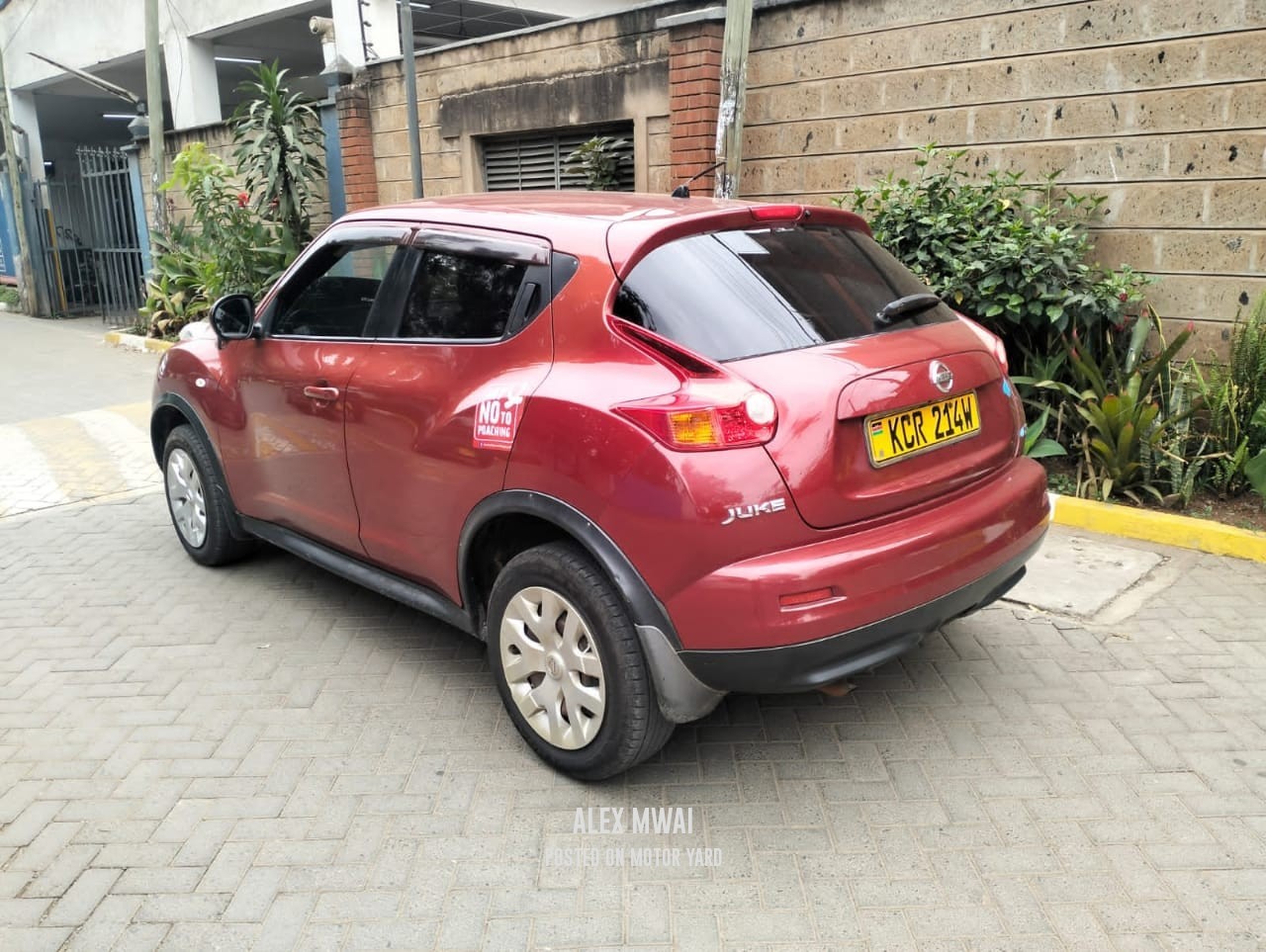 Nissan Juke 2011 Maroon