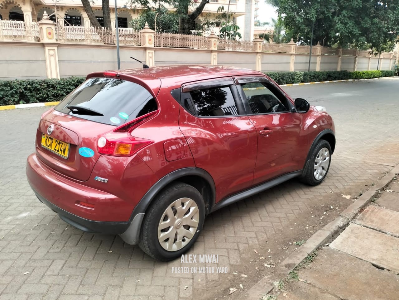 Nissan Juke 2011 Maroon