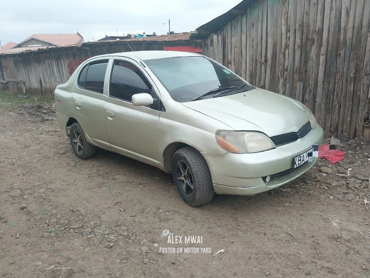Toyota Platz 2013 Gold