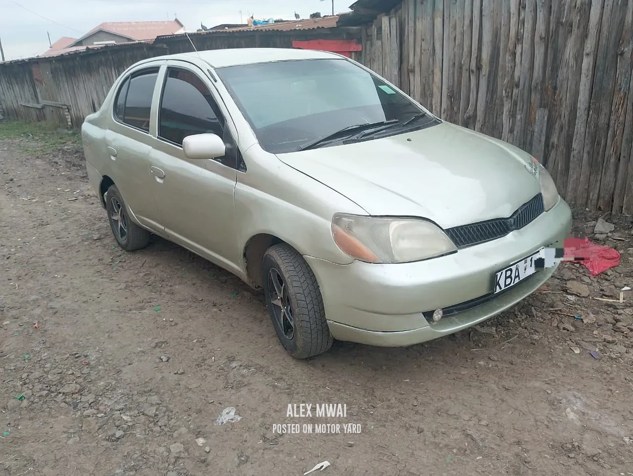 Toyota Platz 2013 Gold