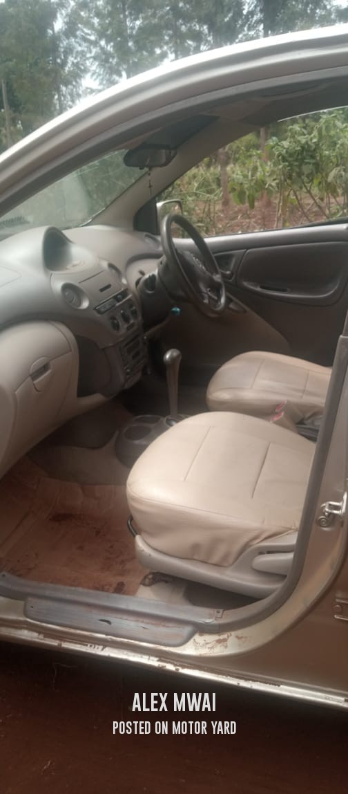 Toyota Platz 2012 Silver