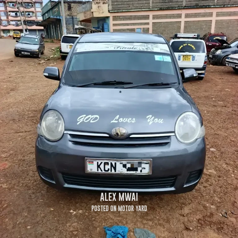 Toyota Sienta 2015 Grey