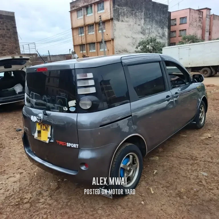Toyota Sienta 2015 Grey