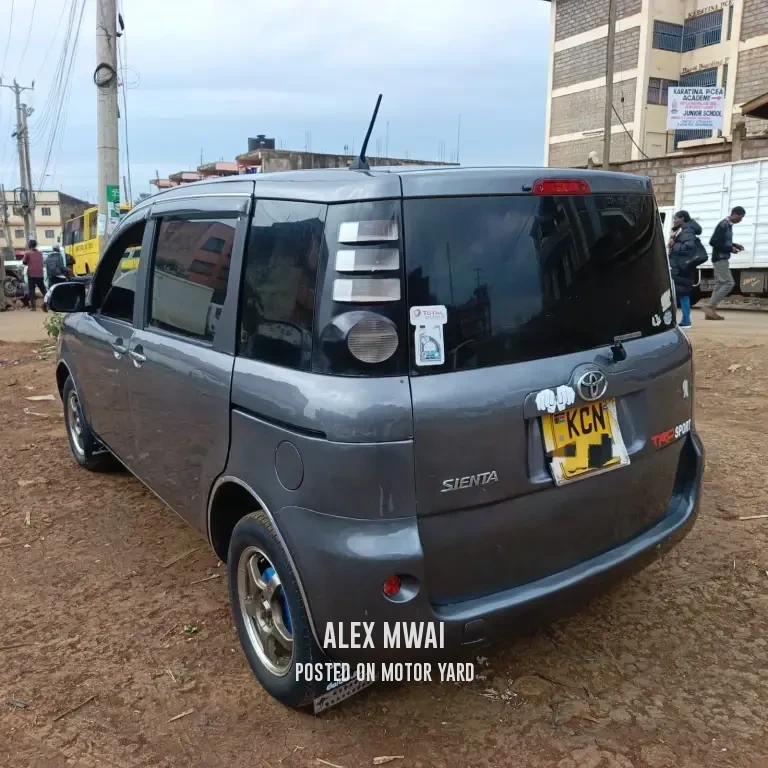 Toyota Sienta 2015 Grey