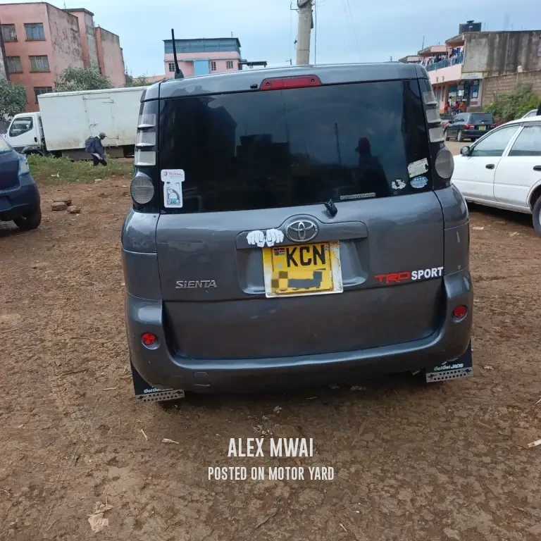 Toyota Sienta 2015 Grey