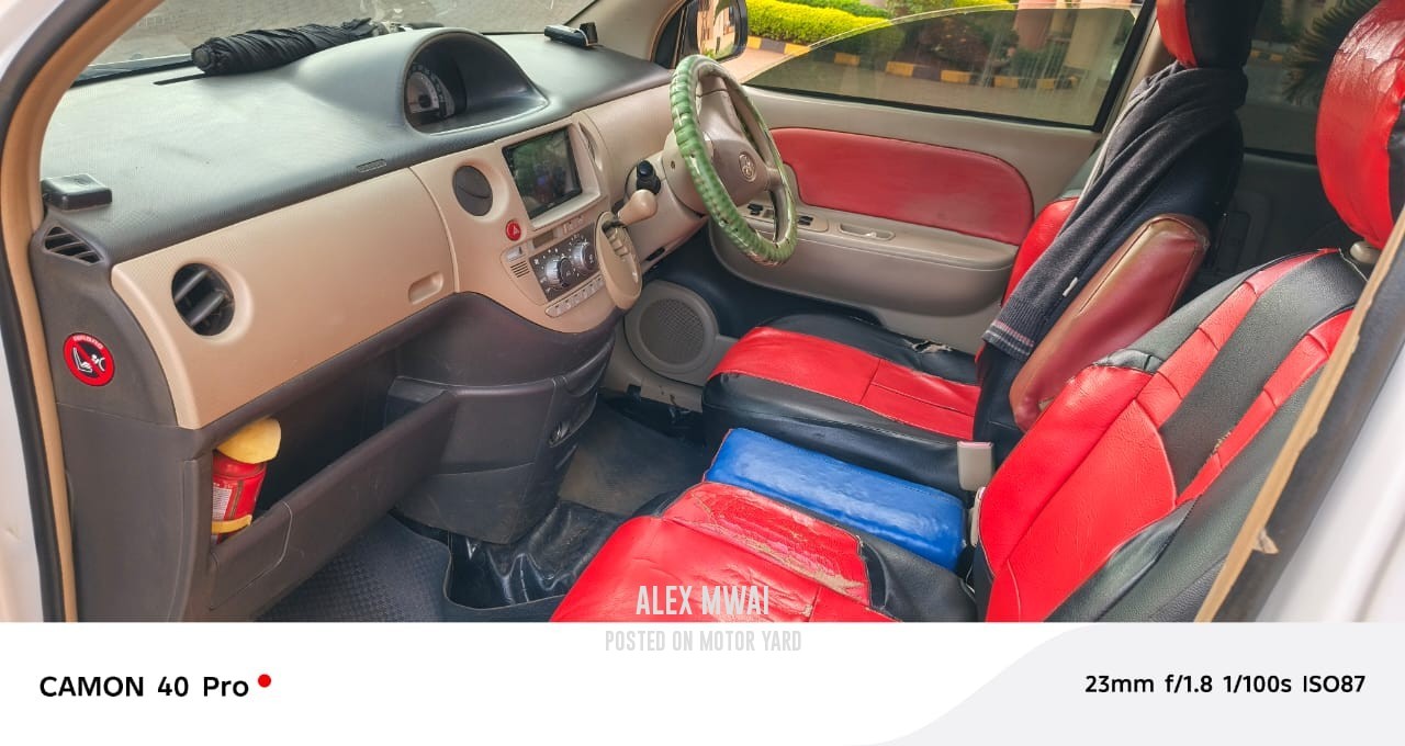 Toyota Sienta 2015 Silver