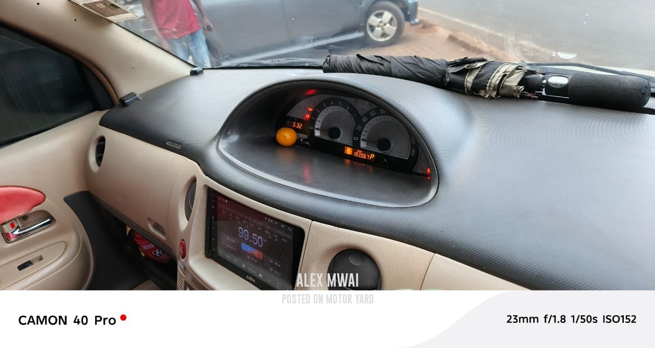 Toyota Sienta 2015 Silver