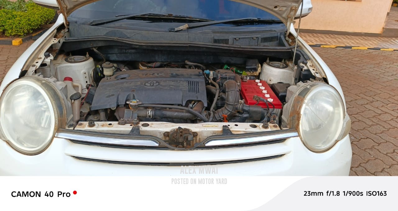 Toyota Sienta 2015 Silver