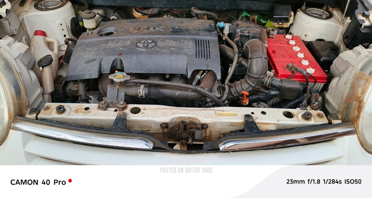 Toyota Sienta 2015 Silver