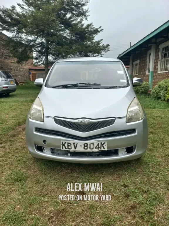 Toyota Ractis 2015 Silver