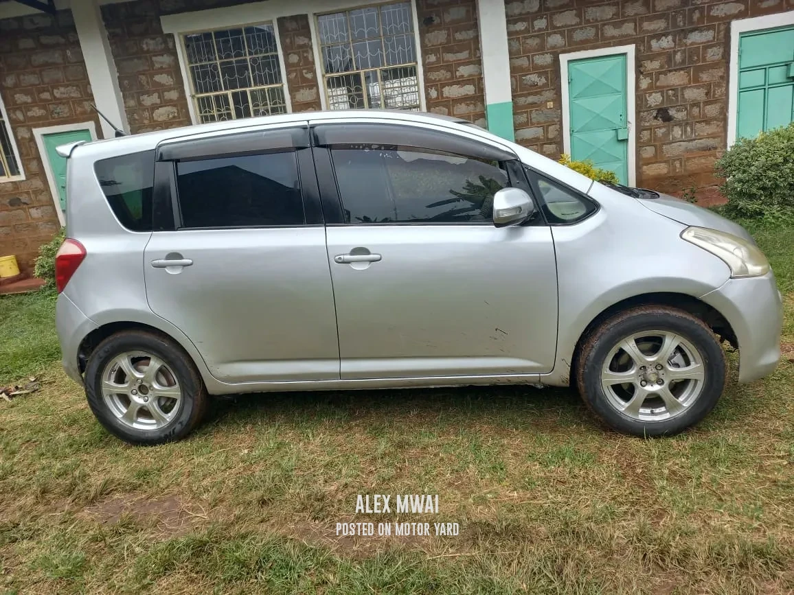 Toyota Ractis 2016 Silver