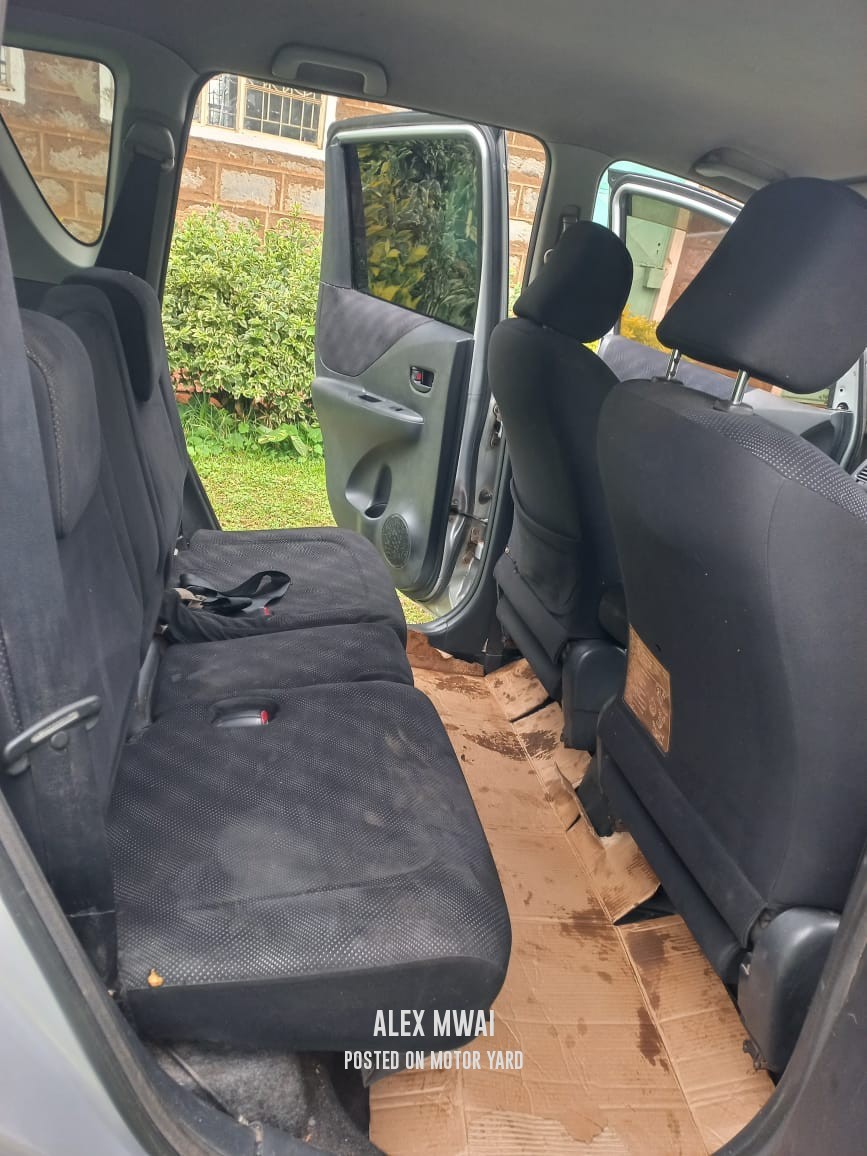 Toyota Ractis 2016 Silver