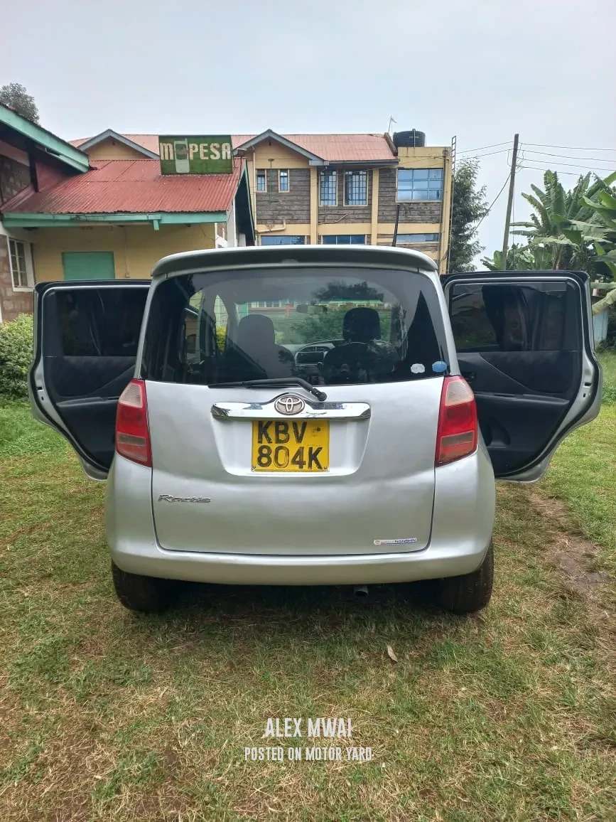 Toyota Ractis 2016 Silver