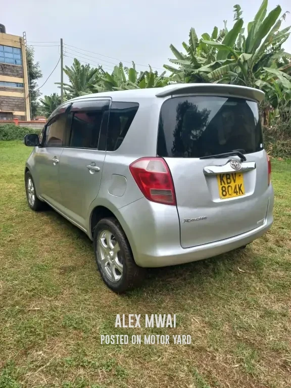 Toyota Ractis 2015 Silver