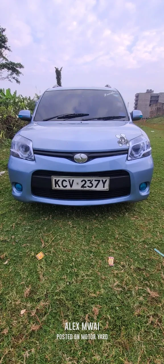 Toyota Sienta 2015 Blue