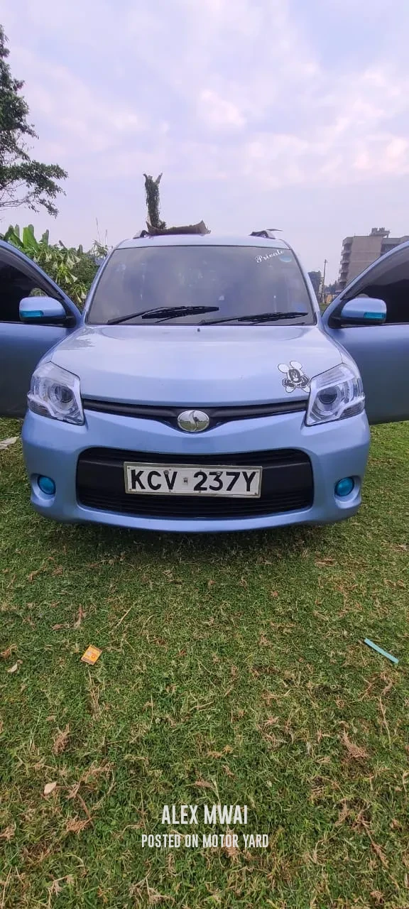 Toyota Sienta 2015 Blue