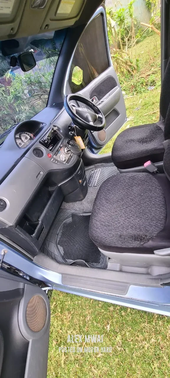 Toyota Sienta 2015 Blue