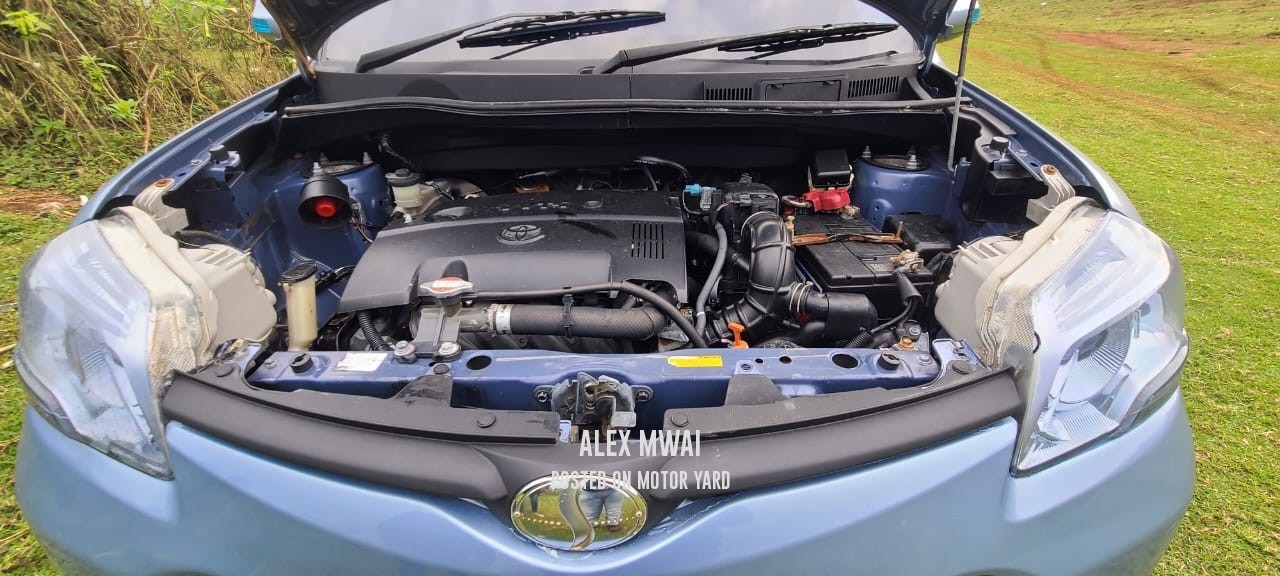 Toyota Sienta 2015 Blue