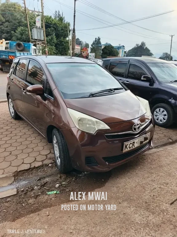 Toyota Ractis 2017 Brown