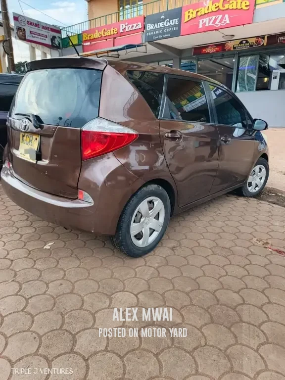 Toyota Ractis 2017 Brown