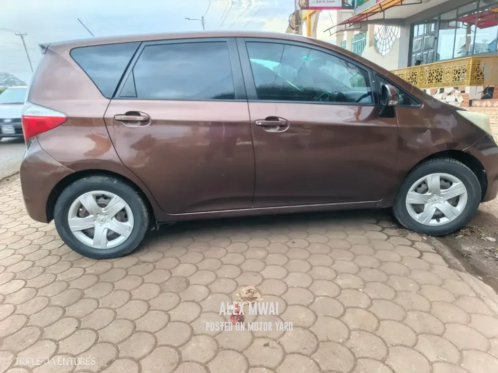 Toyota Ractis 2017 Brown