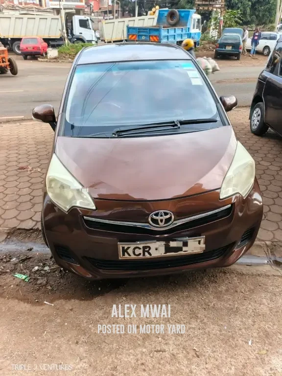 Toyota Ractis 2017 Brown