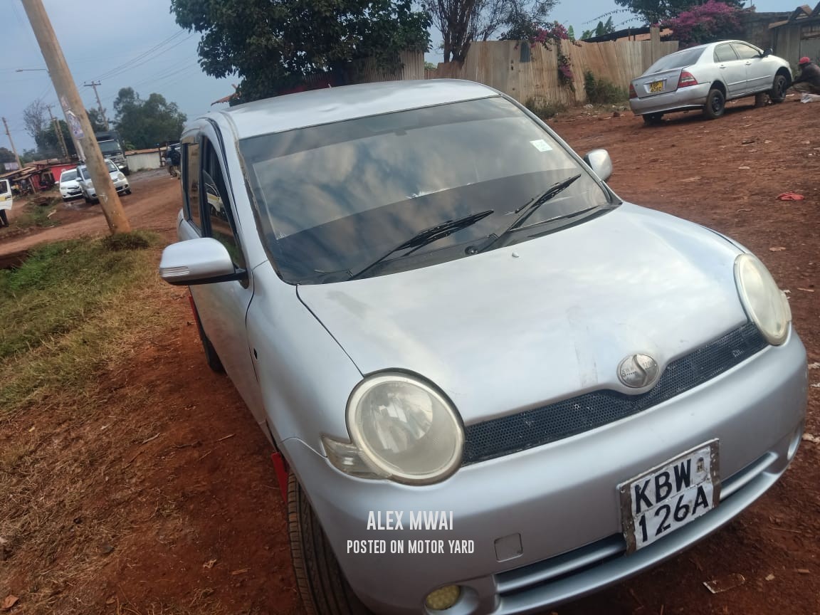 Toyota Sienta 2015 Silver