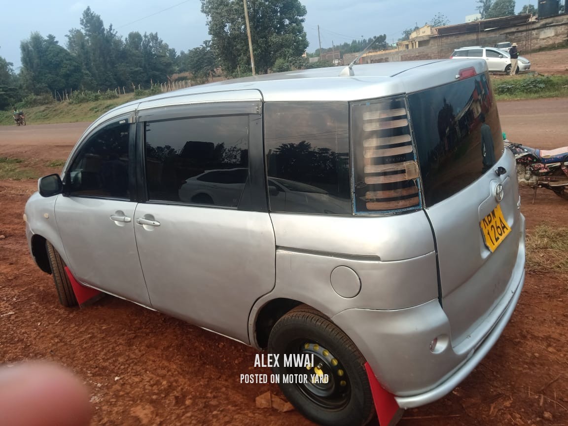 Toyota Sienta 2015 Silver