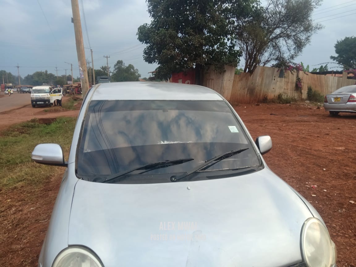 Toyota Sienta 2015 Silver