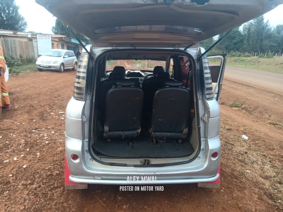 Toyota Sienta 2015 Silver