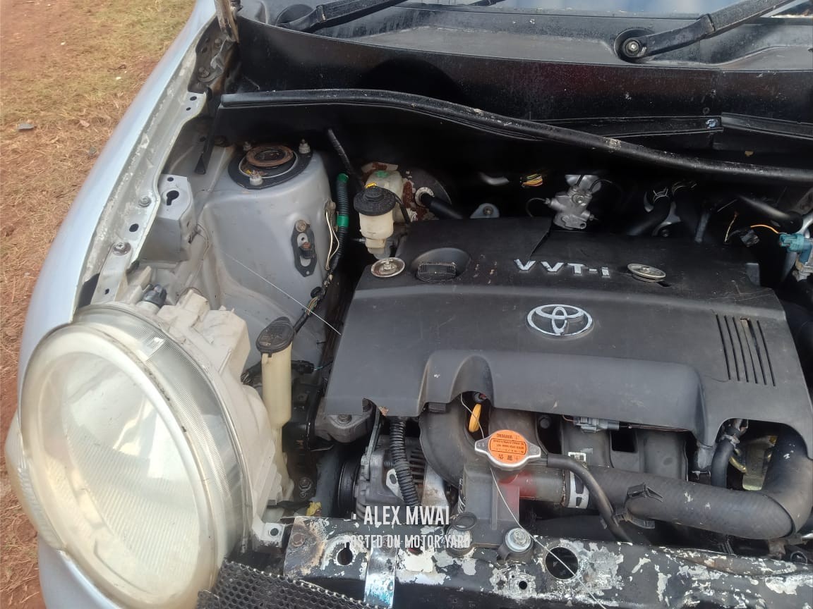 Toyota Sienta 2015 Silver