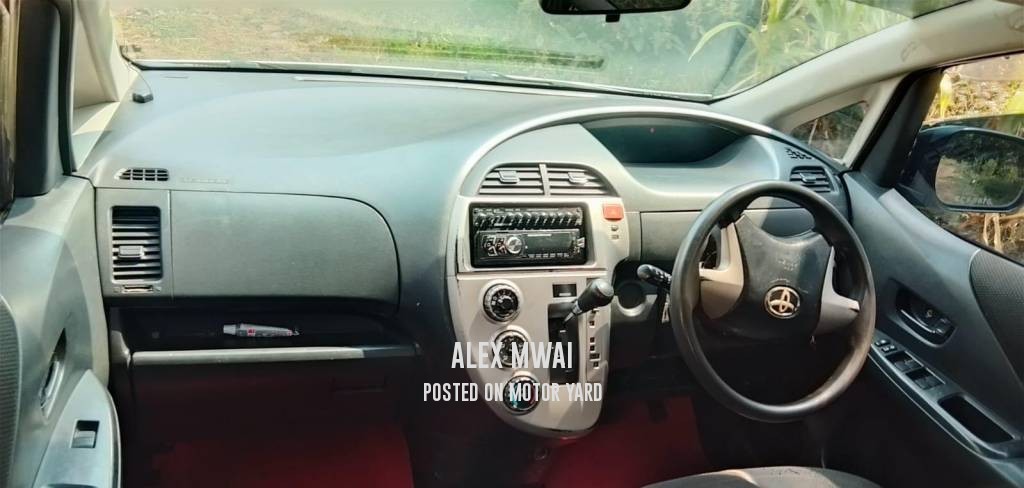 Toyota Ractis 2015 Silver