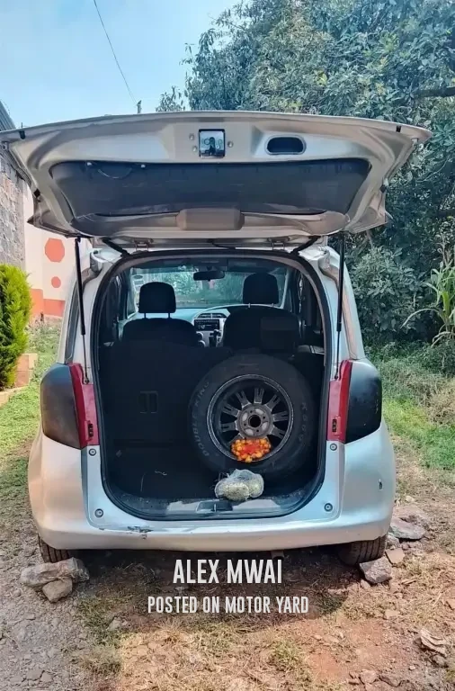 Toyota Ractis 2015 Silver