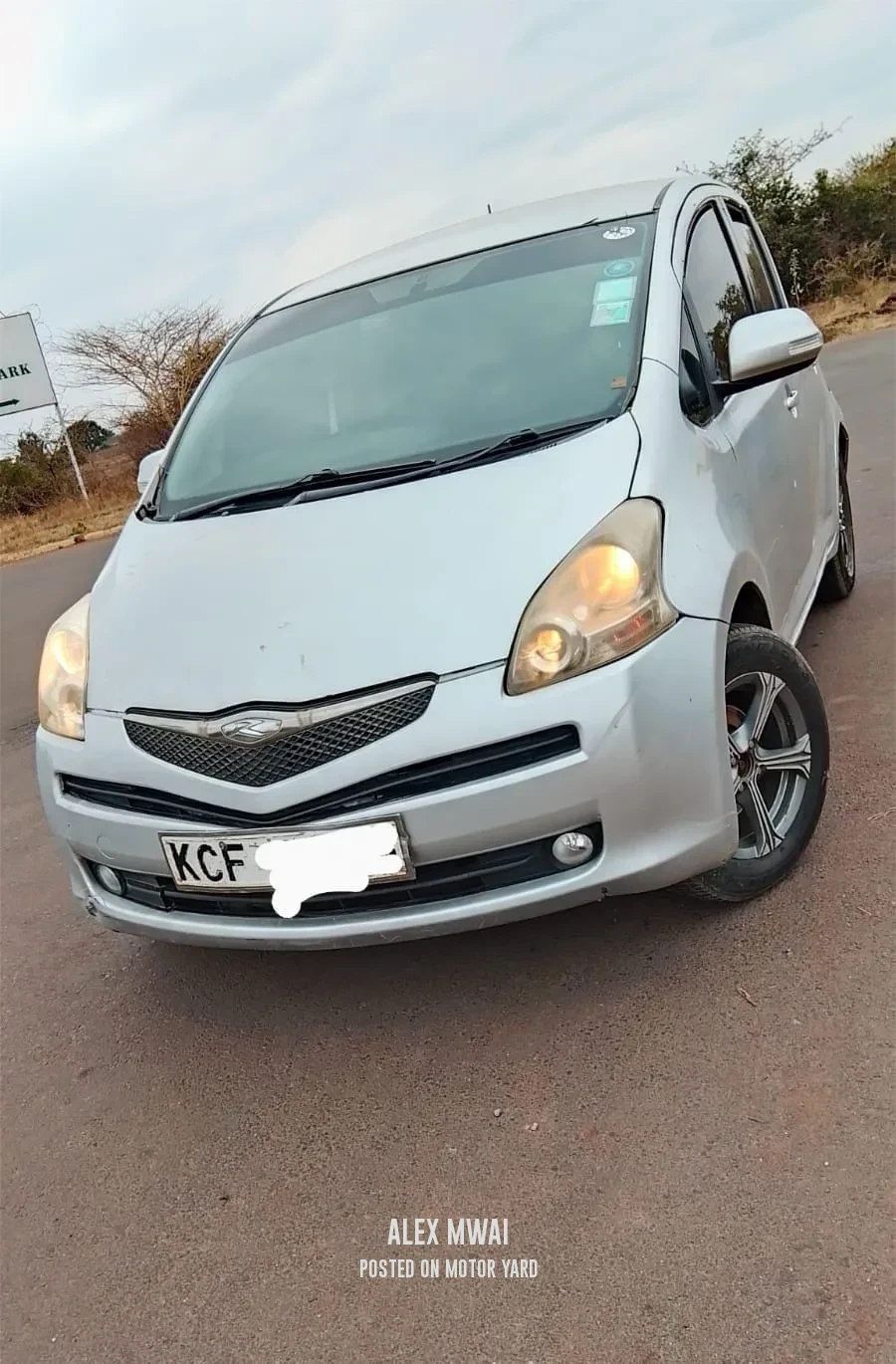 Toyota Ractis 2015 Silver