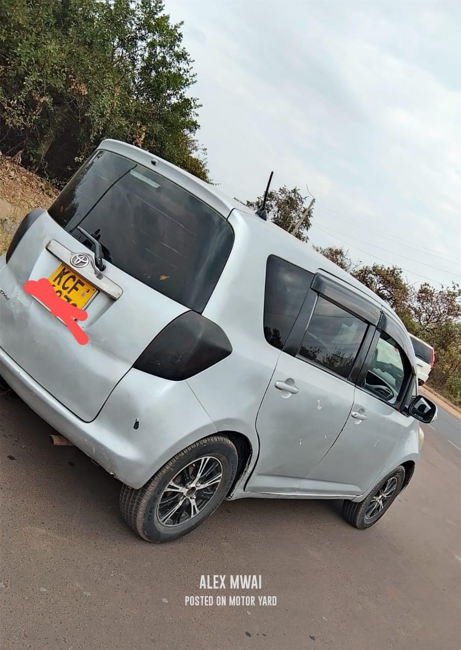 Toyota Ractis 2015 Silver