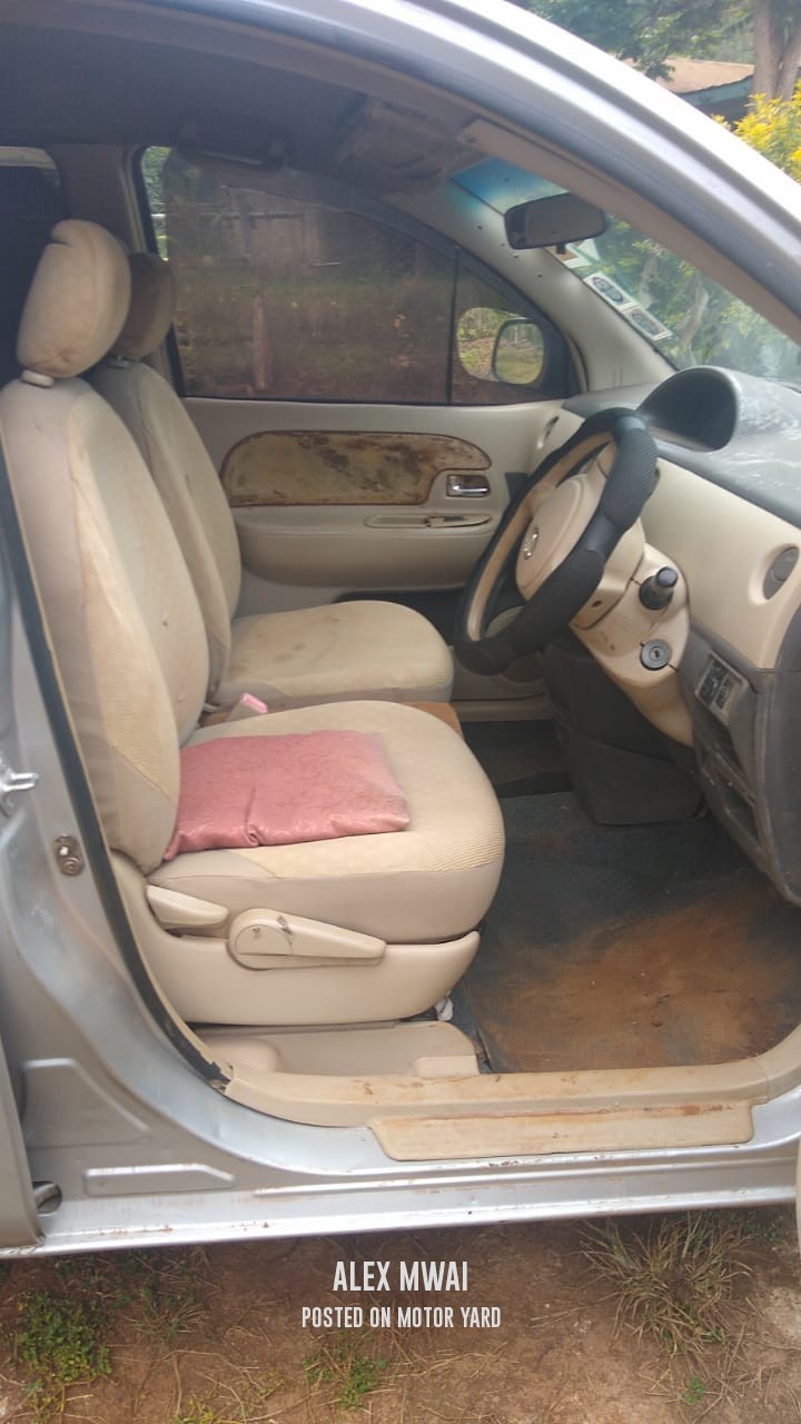 Toyota Sienta 2015 Silver