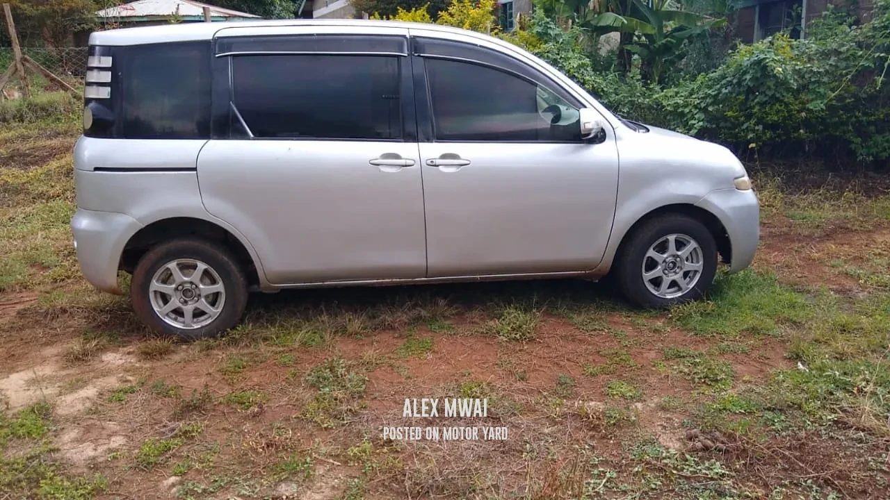 Toyota Sienta 2015 Silver