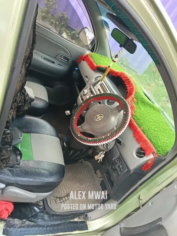 Toyota Sienta 2015 Yellow