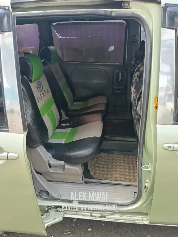 Toyota Sienta 2015 Yellow