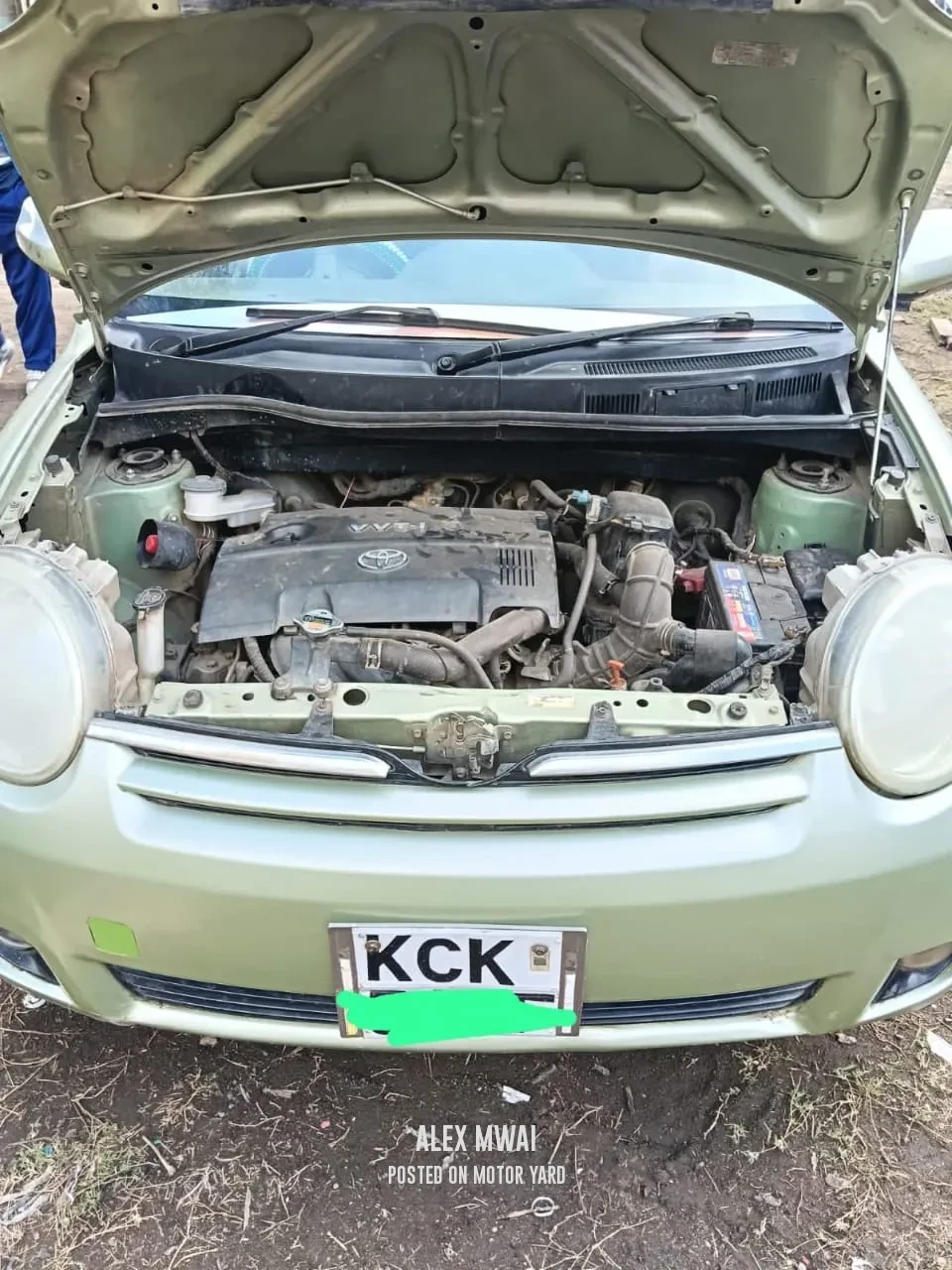 Toyota Sienta 2015 Yellow