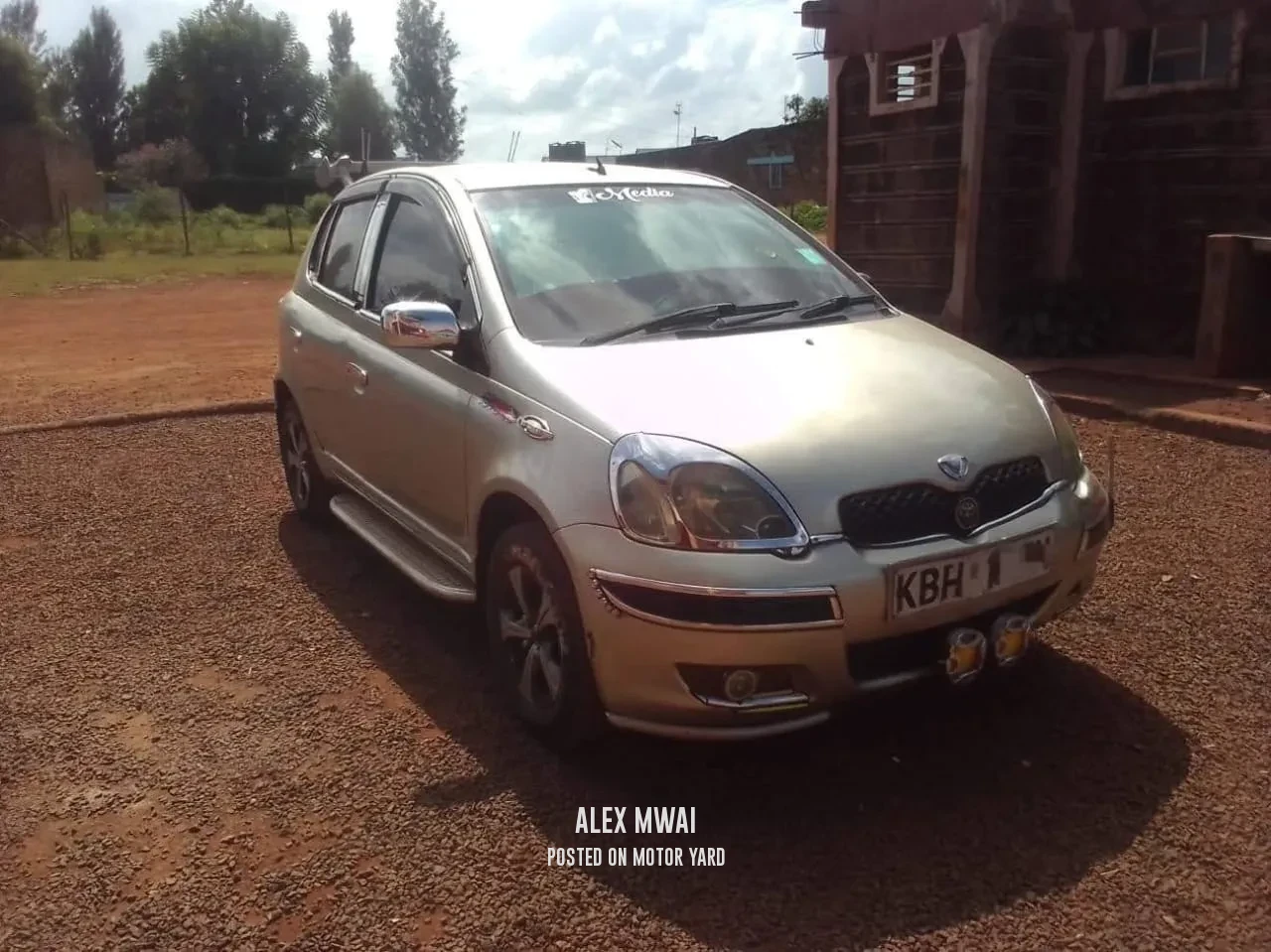 Toyota Vitz 2012 Silver