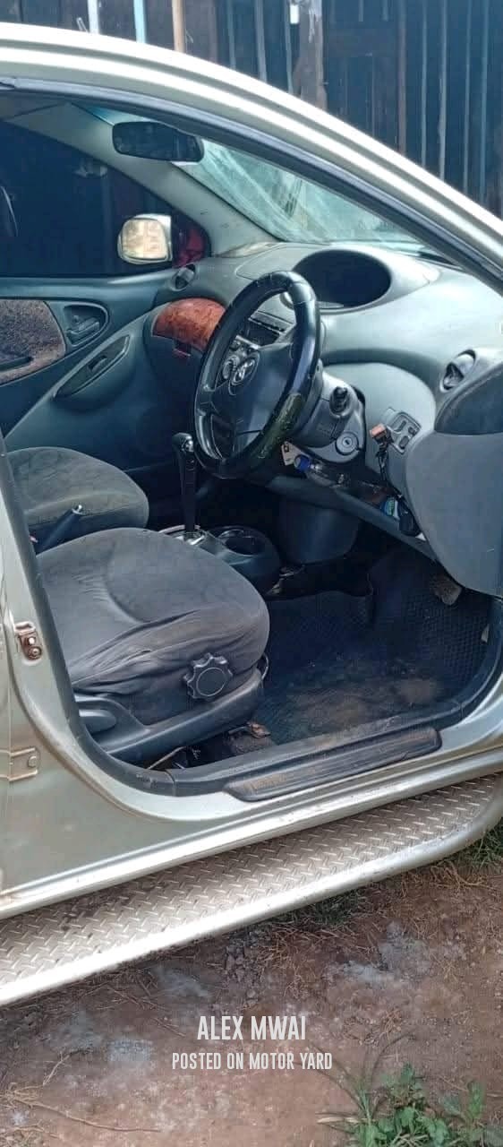 Toyota Vitz 2012 Silver