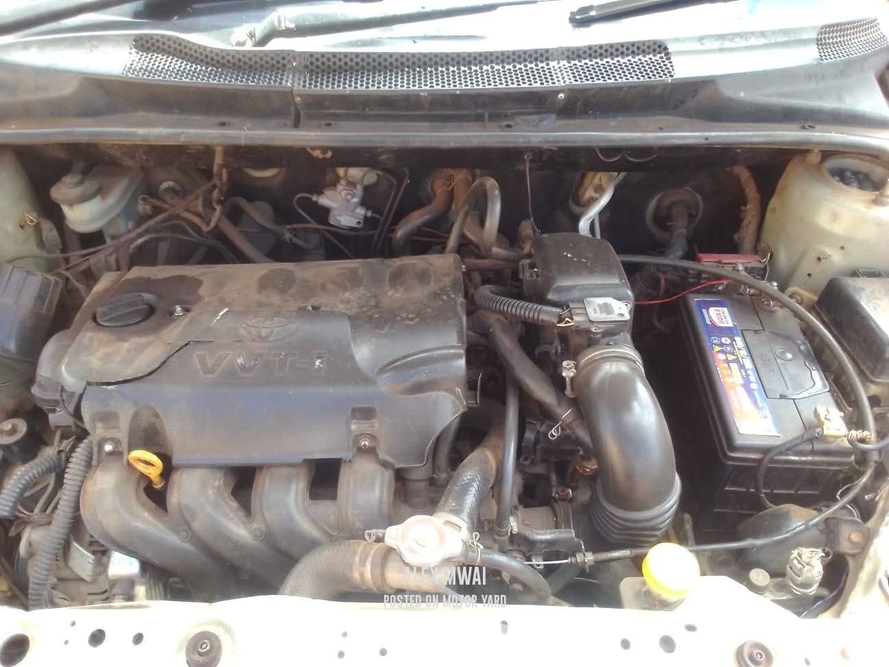 Toyota Vitz 2012 Silver