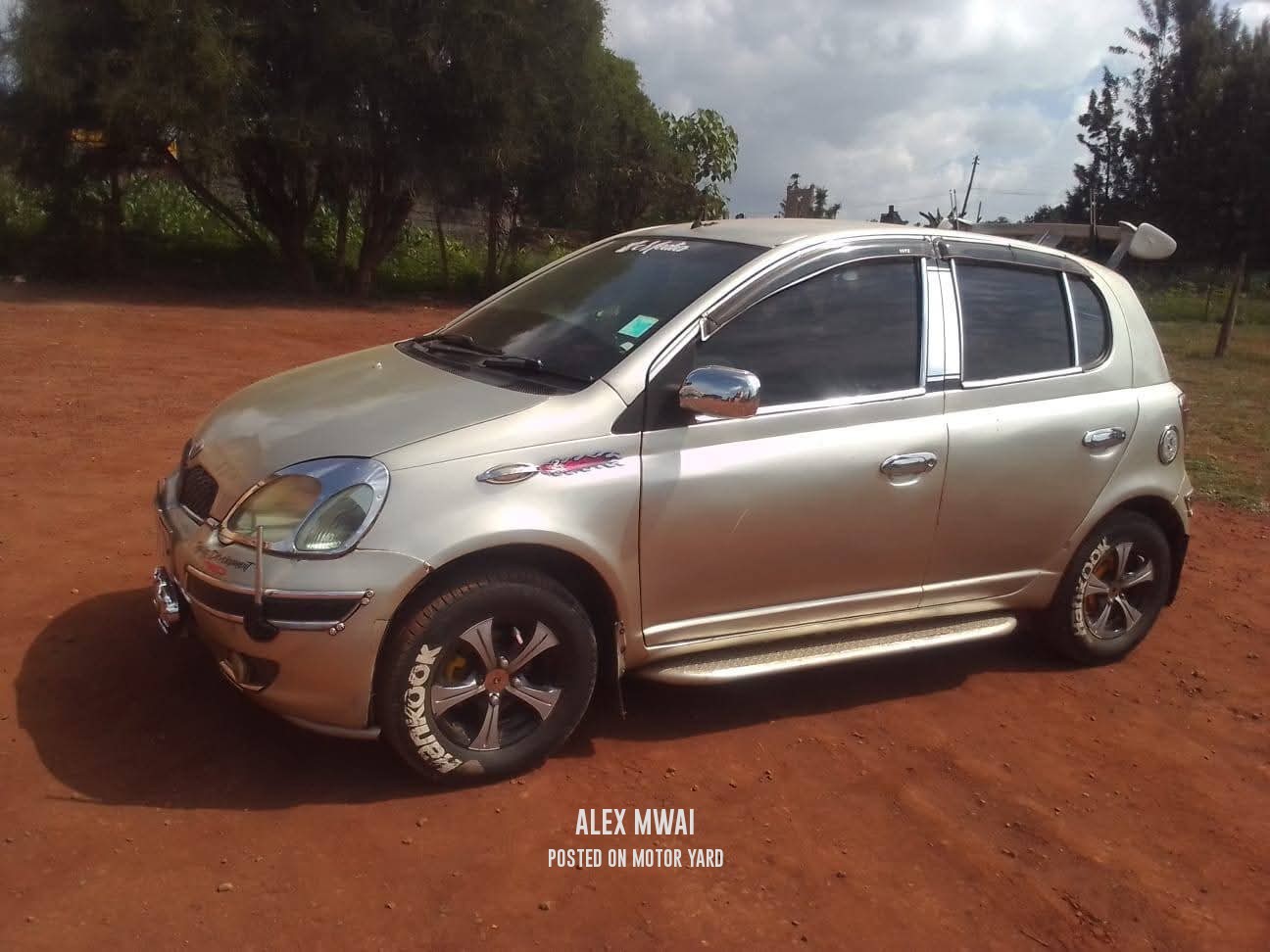 Toyota Vitz 2012 Silver