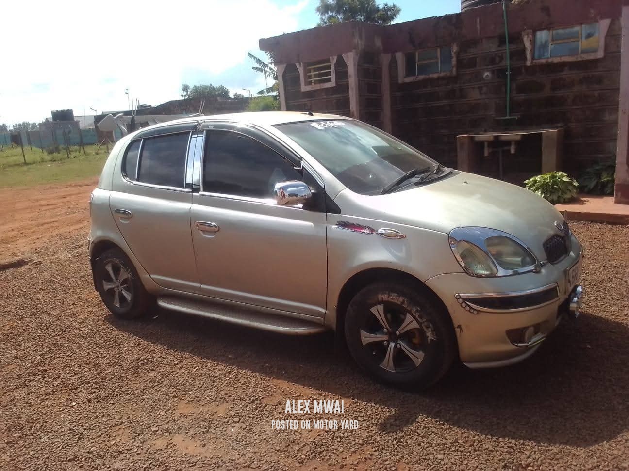 Toyota Vitz 2012 Silver
