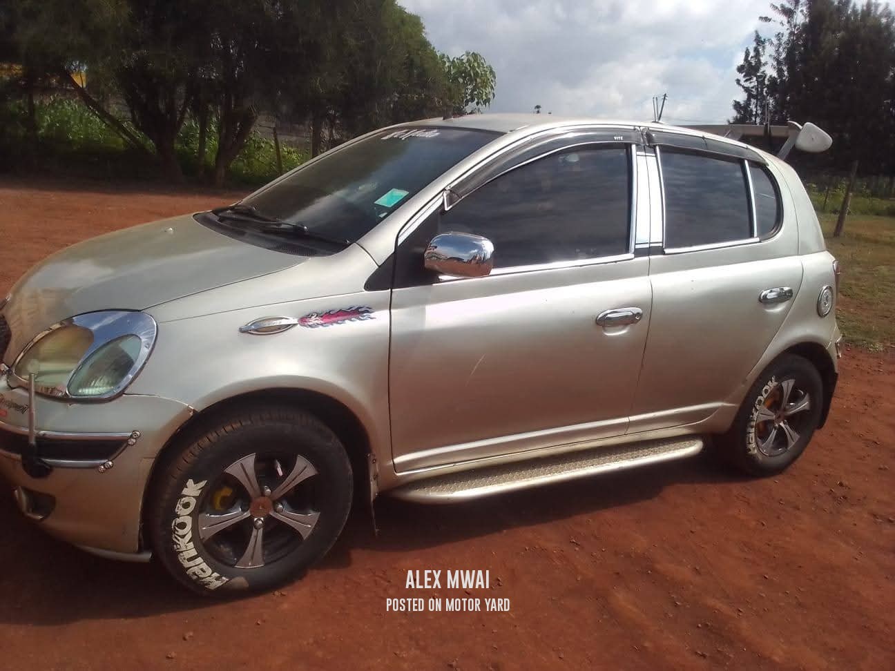 Toyota Vitz 2012 Silver