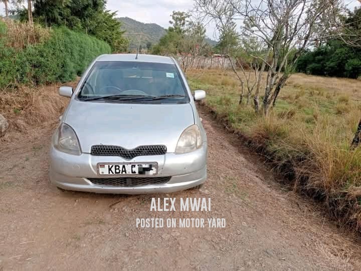 Toyota Vitz 2015 Silver