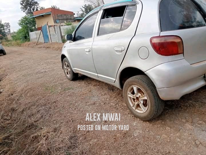 Toyota Vitz 2015 Silver