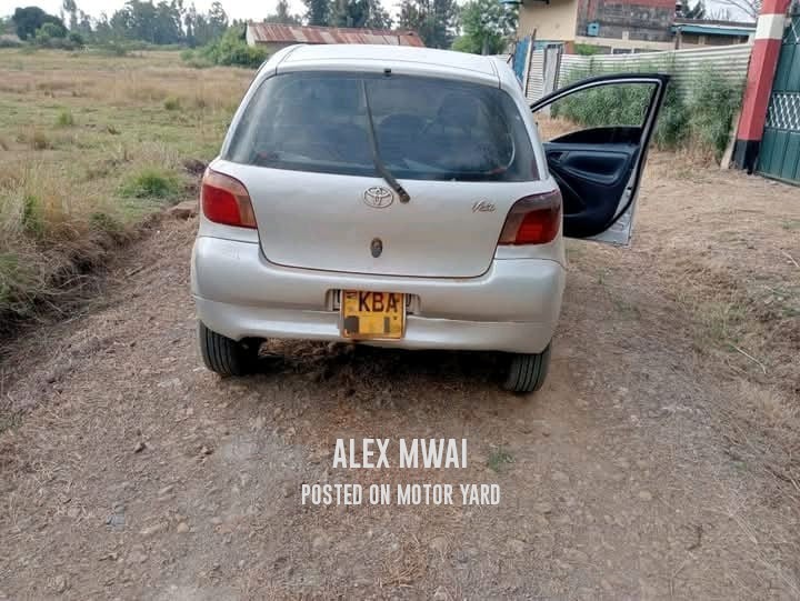 Toyota Vitz 2015 Silver