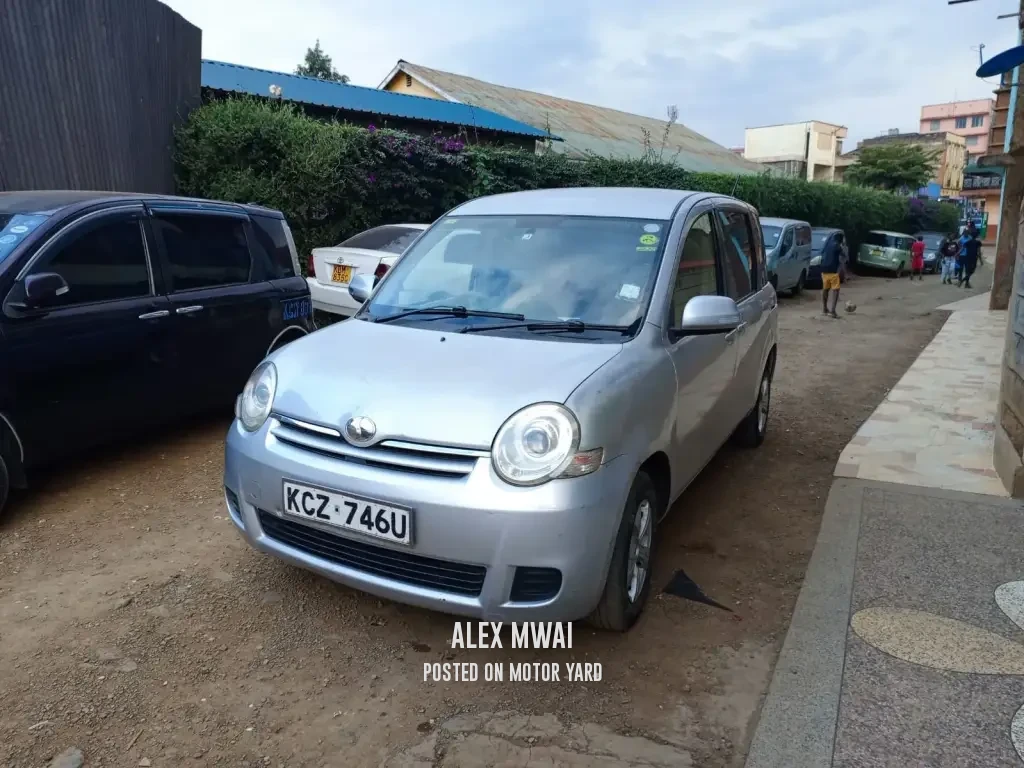 Toyota Sienta 2016 Silver